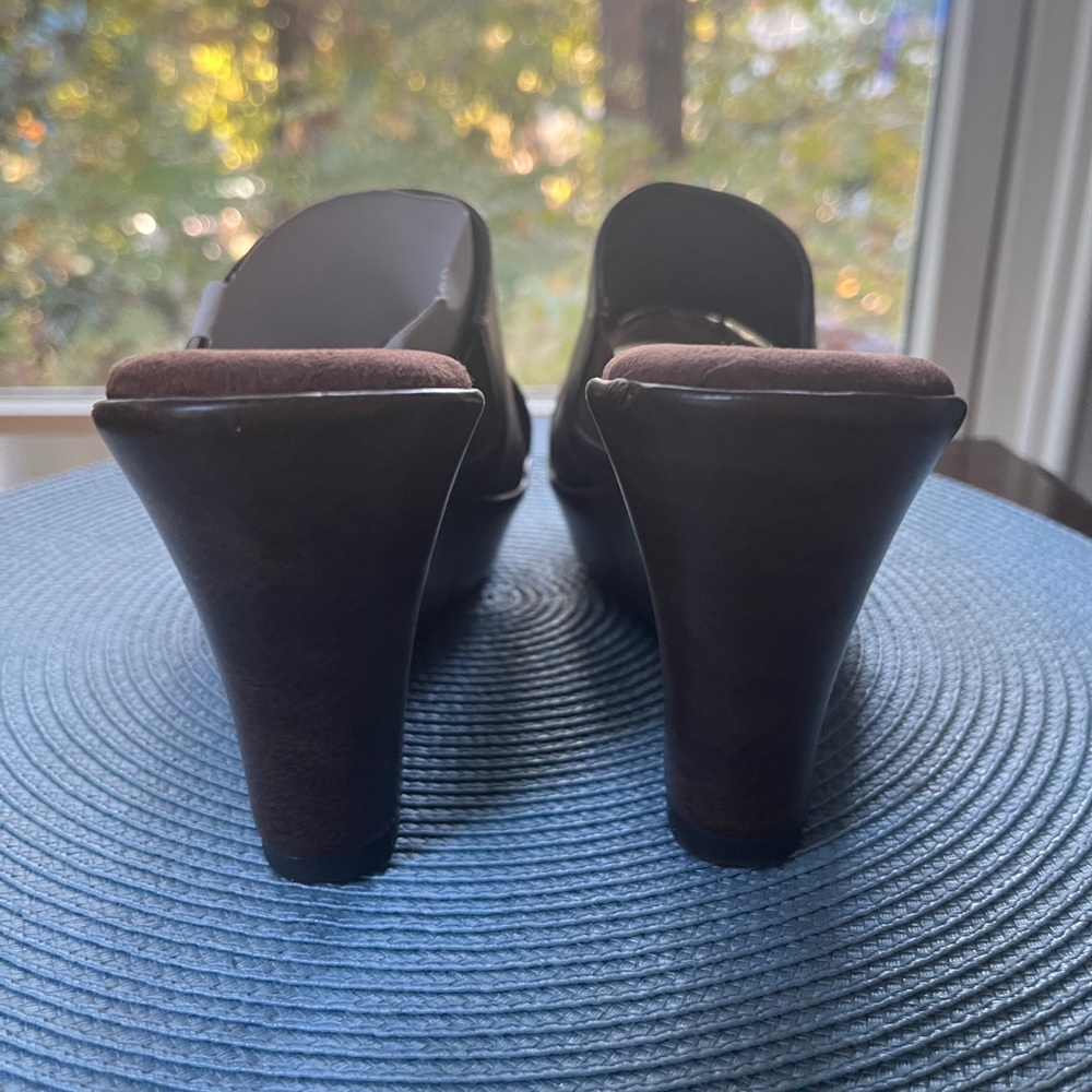 White Mountan Outdream NWOT Brown Leather Mules Wedges - Picture 3 of 7